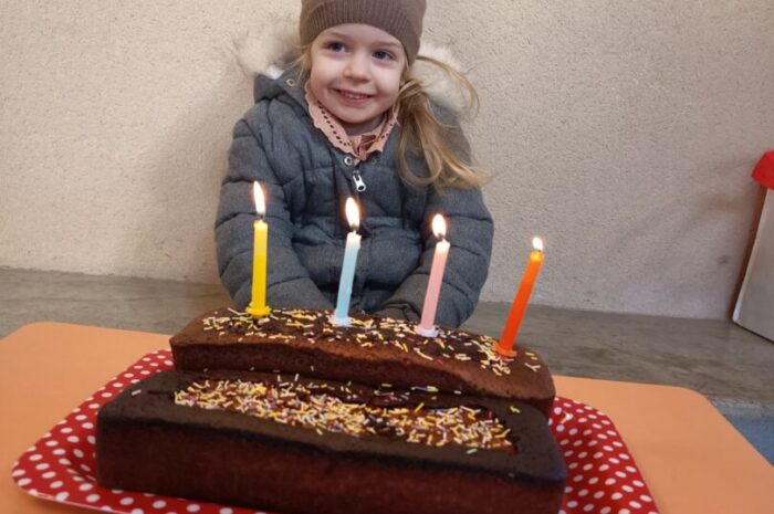 Bon anniversaire mademoiselle Selena!🕯️🕯️4️⃣🕯️🕯️